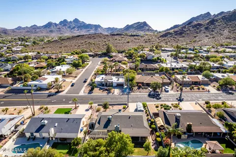 View/Area - 2324 E Shea Blvd, Phoenix, AZ 85028 photo 7 of 8