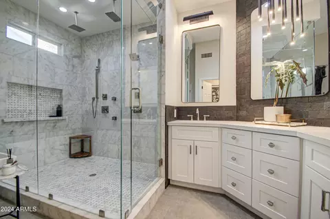 Bath - 2977 E Ranch Ct, Gilbert, AZ 85296 photo 7 of 10