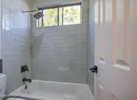 Bath - 2977 E Ranch Ct, Gilbert, AZ 85296 photo 9 of 10