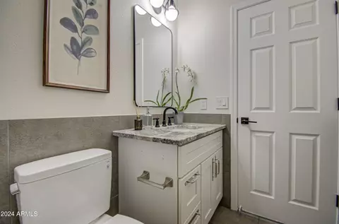 Bath - 2977 E Ranch Ct, Gilbert, AZ 85296 photo 2 of 10