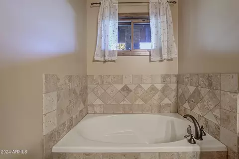 Bath - 601 N Grapevine Dr, Payson, AZ 85541 photo 7 of 8