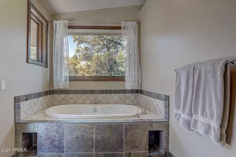 Bath - 601 N Grapevine Dr, Payson, AZ 85541 photo 2 of 8
