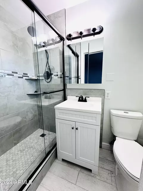 Bath - 4936 E Coronado Rd, Phoenix, AZ 85008 photo 2 of 2
