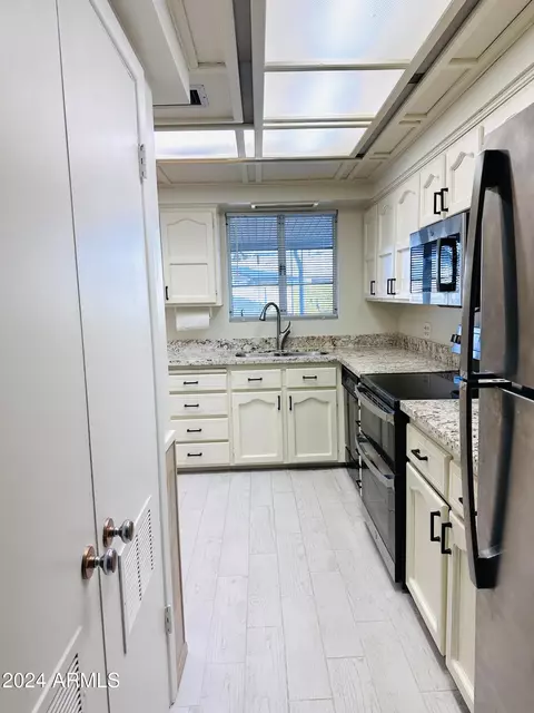 Kitchen - 4936 E Coronado Rd, Phoenix, AZ 85008 photo 4 of 4