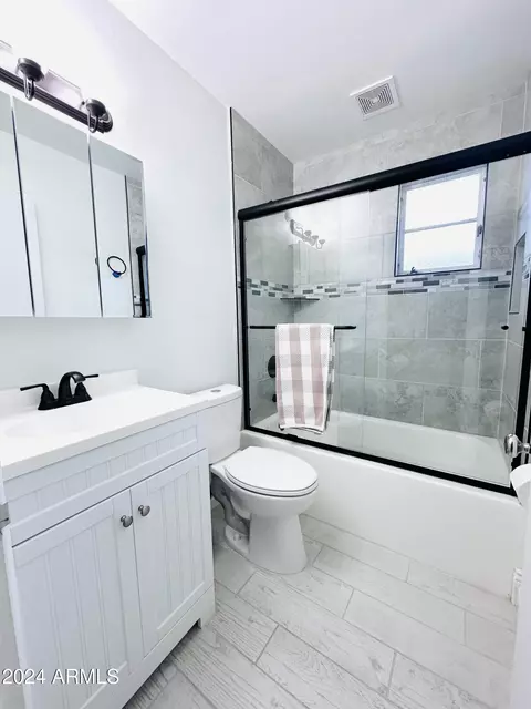 Bath - 4936 E Coronado Rd, Phoenix, AZ 85008 photo 1 of 2