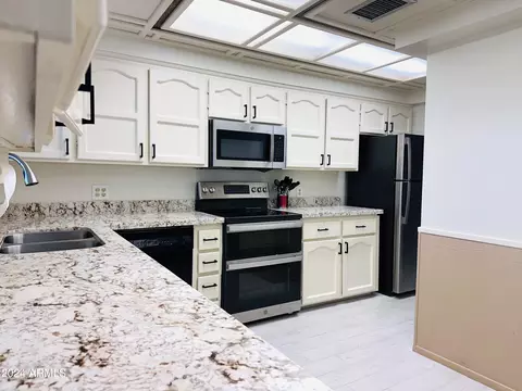 Kitchen - 4936 E Coronado Rd, Phoenix, AZ 85008 photo 3 of 4