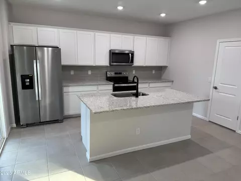 2593 E Bluff Spring Ave, Apache Junction, AZ 85119 photo 2