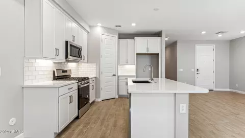 5829 E Ringtail Way, Phoenix, AZ 85054 photo 9