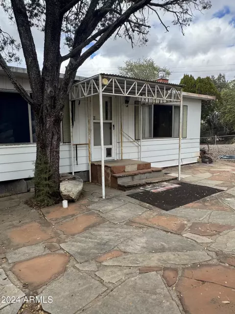 53461 E Oak Ln, Miami, AZ 85539