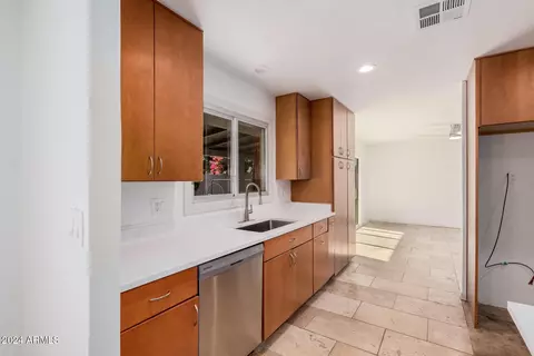 1025 E Carson Dr, Tempe, AZ 85282 photo 13