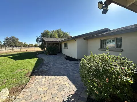 517 E Pony Ln, Gilbert, AZ 85295 photo 3