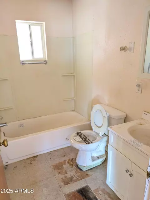 Bath - 642 W Eagles Blf, Globe, AZ 85501 photo 1 of 1