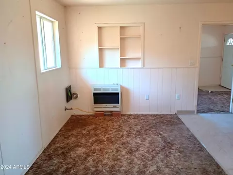 Living - 642 W Eagles Blf, Globe, AZ 85501 photo 2 of 3