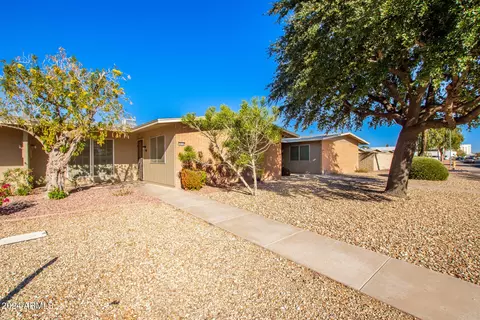 10738 W Santa Fe Dr, Sun City, AZ 85351