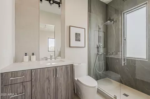 Bath - 4414 N 29th St, Phoenix, AZ 85016 photo 11 of 11