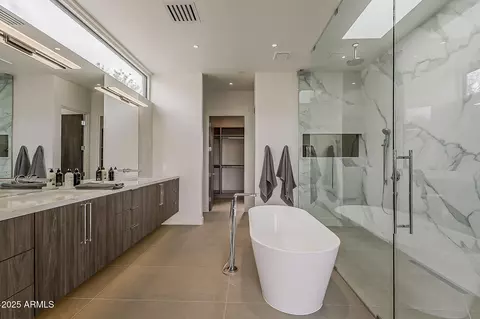 Bath - 4414 N 29th St, Phoenix, AZ 85016 photo 5 of 11