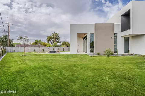 Exterior - 4414 N 29th St, Phoenix, AZ 85016 photo 8 of 10