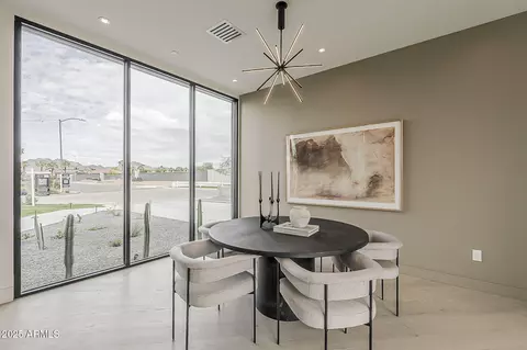 Dining - 4414 N 29th St, Phoenix, AZ 85016 photo 4 of 4