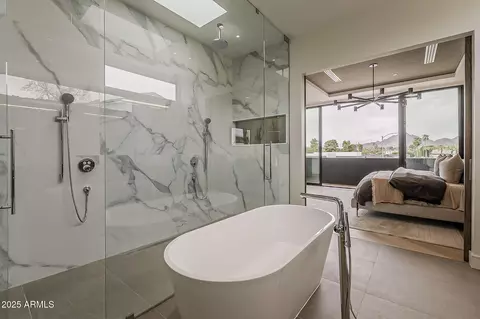 Bath - 4414 N 29th St, Phoenix, AZ 85016 photo 8 of 11