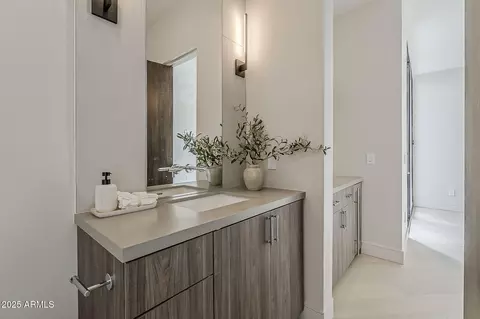 Bath - 4414 N 29th St, Phoenix, AZ 85016 photo 3 of 11
