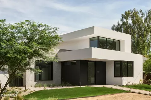 Exterior - 5939 E Orange Blossom Ln, Phoenix, AZ 85018 photo 1 of 8