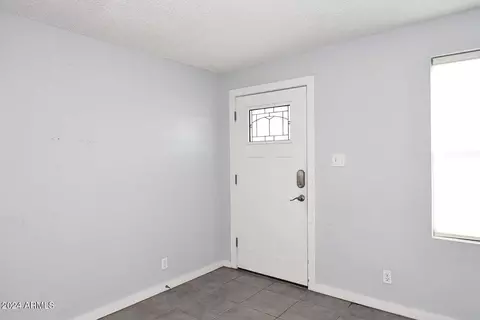 728 E Dobbins Rd, Phoenix, AZ 85042 photo 5