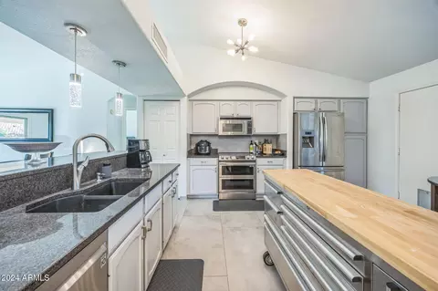 2531 E Granite View Dr, Phoenix, AZ 85048 photo 6