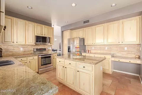 674 W Estrella Dr, Gilbert, AZ 85233 photo 2