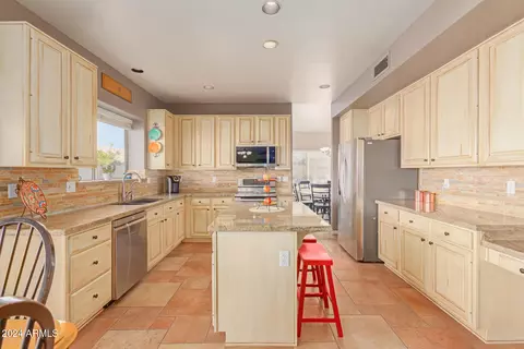 674 W Estrella Dr, Gilbert, AZ 85233 photo 3
