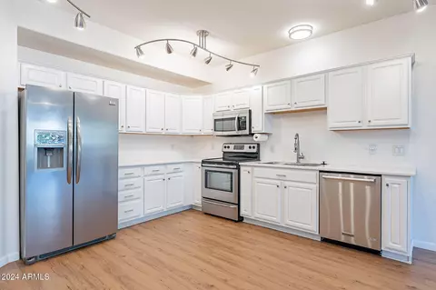 920 E Devonshire Ave #2019, Phoenix, AZ 85014 photo 9