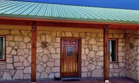 16546 W Blue Sky Dr, Peeples Valley, AZ 86332