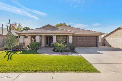 1633 E Carla Vista Dr, Gilbert, AZ 85295 photo 2