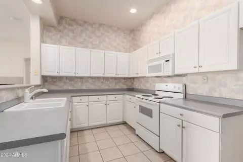 3131 E Legacy Dr #2010, Phoenix, AZ 85042 photo 9