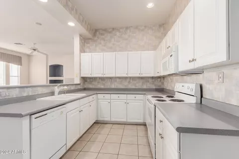 3131 E Legacy Dr #2010, Phoenix, AZ 85042 photo 10