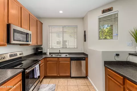 2840 E Dunbar Dr, Phoenix, AZ 85042 photo 11
