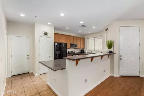 2840 E Dunbar Dr, Phoenix, AZ 85042 photo 9