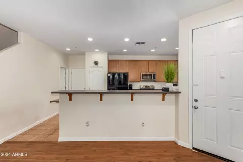 2840 E Dunbar Dr, Phoenix, AZ 85042 photo 4