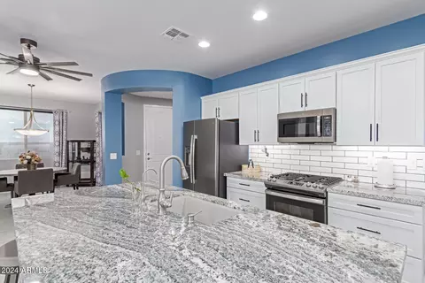 Kitchen - 10643 E Twister Ave, Mesa, AZ 85212 photo 4 of 5