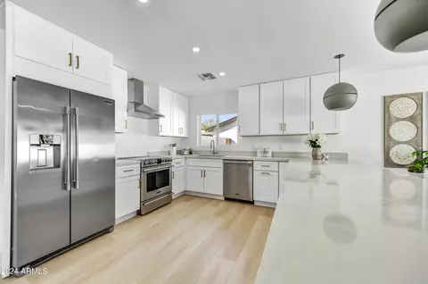 Kitchen - 2826 E Turquoise Dr, Phoenix, AZ 85028 photo 2 of 2