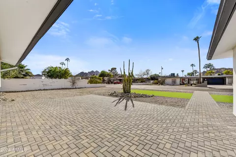 Exterior - 2826 E Turquoise Dr, Phoenix, AZ 85028 photo 3 of 4