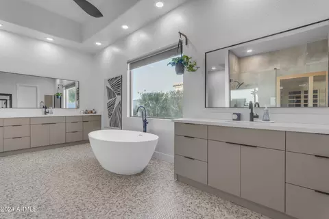 Bath - 4184 E Meadowview Dr, Gilbert, AZ 85298 photo 1 of 9