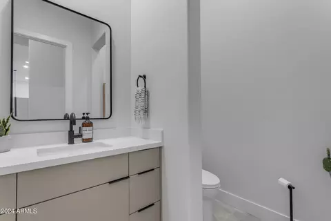 Bath - 4184 E Meadowview Dr, Gilbert, AZ 85298 photo 9 of 9