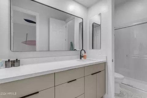 Bath - 4184 E Meadowview Dr, Gilbert, AZ 85298 photo 6 of 9