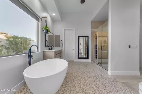 Bath - 4184 E Meadowview Dr, Gilbert, AZ 85298 photo 2 of 9