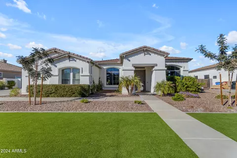 Exterior - 4184 E Meadowview Dr, Gilbert, AZ 85298 photo 2 of 13