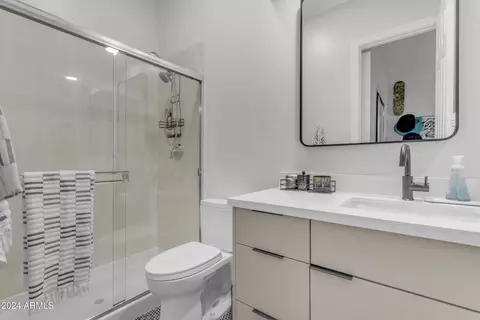 Bath - 4184 E Meadowview Dr, Gilbert, AZ 85298 photo 5 of 9