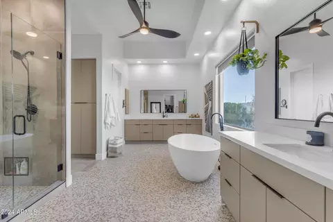 Bath - 4184 E Meadowview Dr, Gilbert, AZ 85298 photo 4 of 9