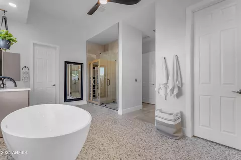Bath - 4184 E Meadowview Dr, Gilbert, AZ 85298 photo 3 of 9