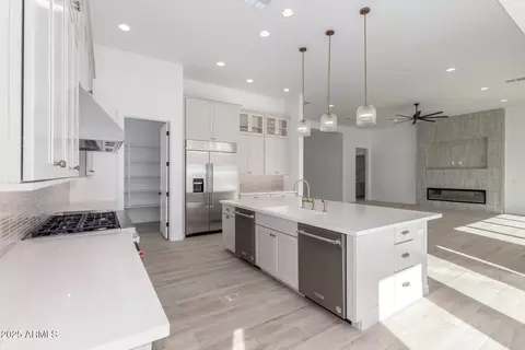 Kitchen - 1717 E Minton St, Mesa, AZ 85203 photo 4 of 4