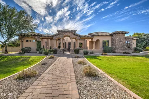 2795 E Meadowview Ct, Gilbert, AZ 85298